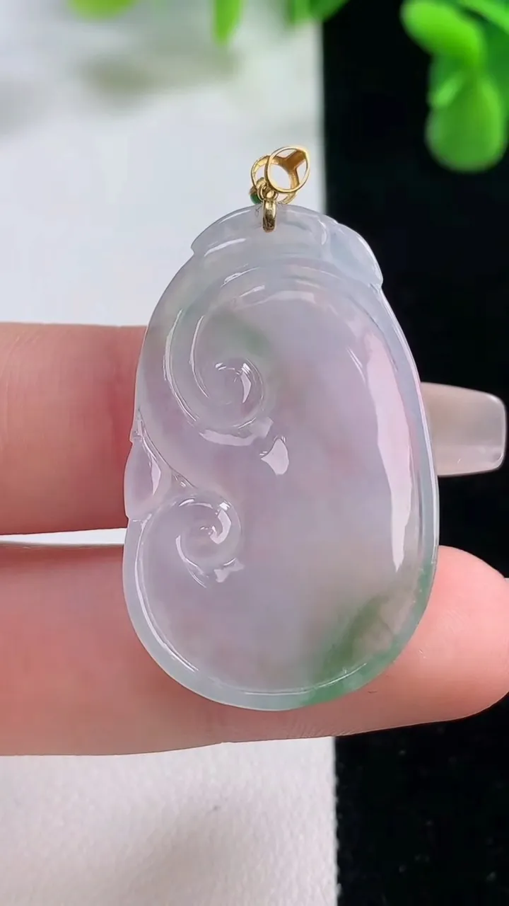 天然A货翡翠如意吊坠，尺寸36-22.2-3.6，重量:6.06g
12月20日