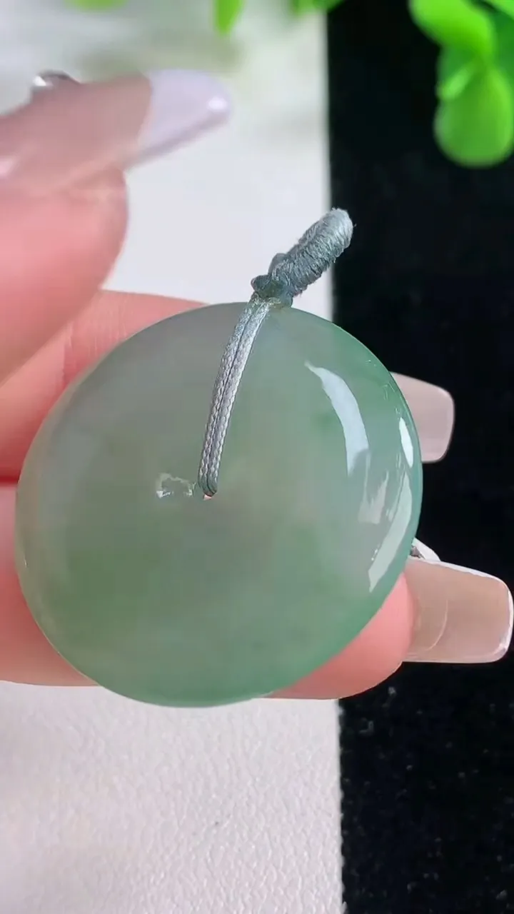 天然A货翡翠平安扣吊坠，尺寸30.7-5.9，重量:12.33g
12月20日