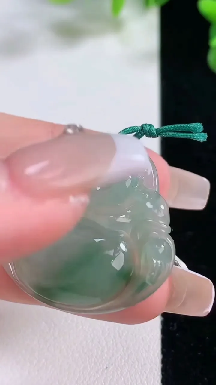 天然A货翡翠飘花佛公吊坠，尺寸30.2-33-6，重量:8.78g
12月20日