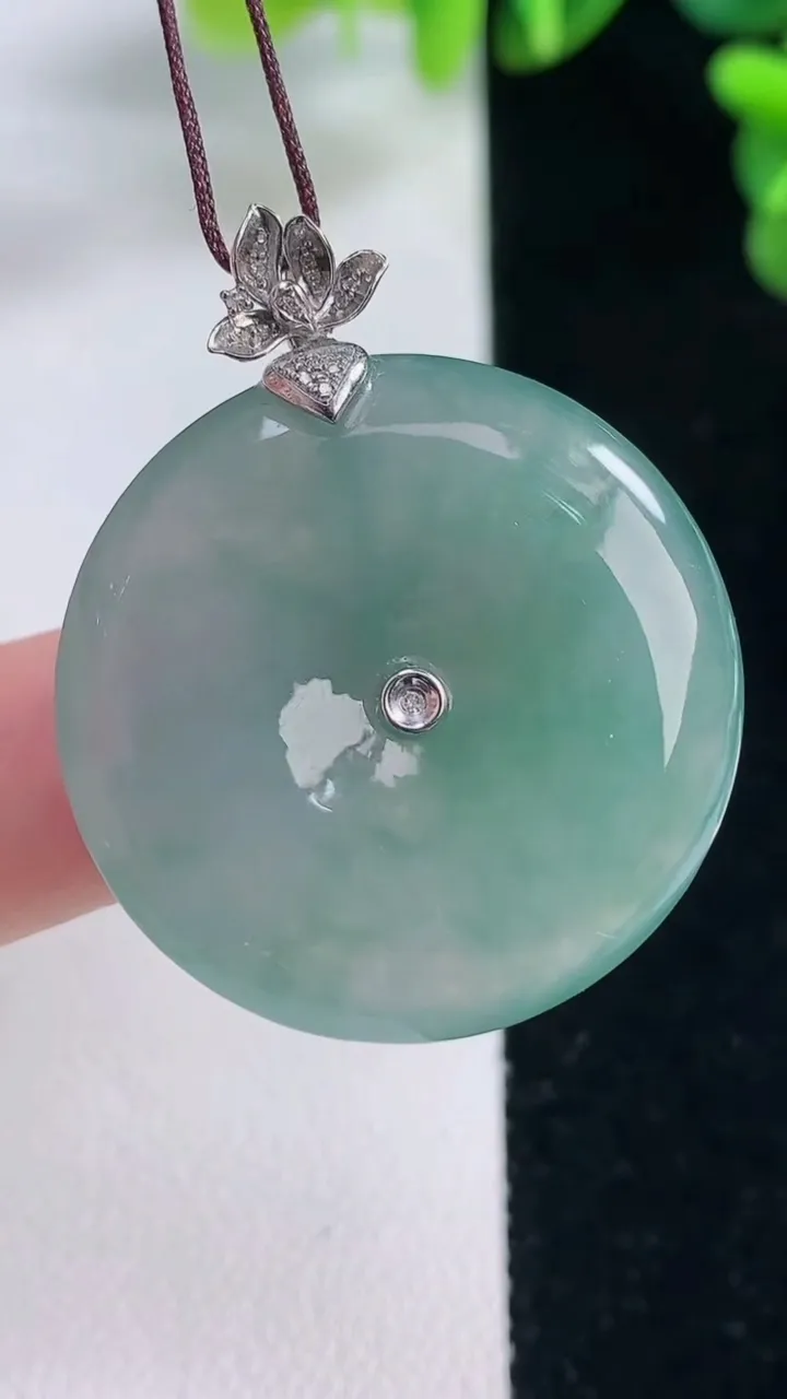 天然A货翡翠种飘花平安扣吊坠，尺寸29.2-6，重量:14.17g
12月20日