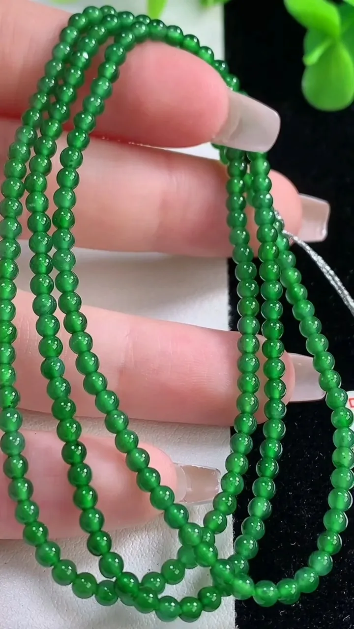天然A货翡翠小米珠项链，尺寸2.9-199颗，重量:9.55g12月20日
工厂直销收藏佳品,种好水足，色泽均匀，有种有色，上手高大气！