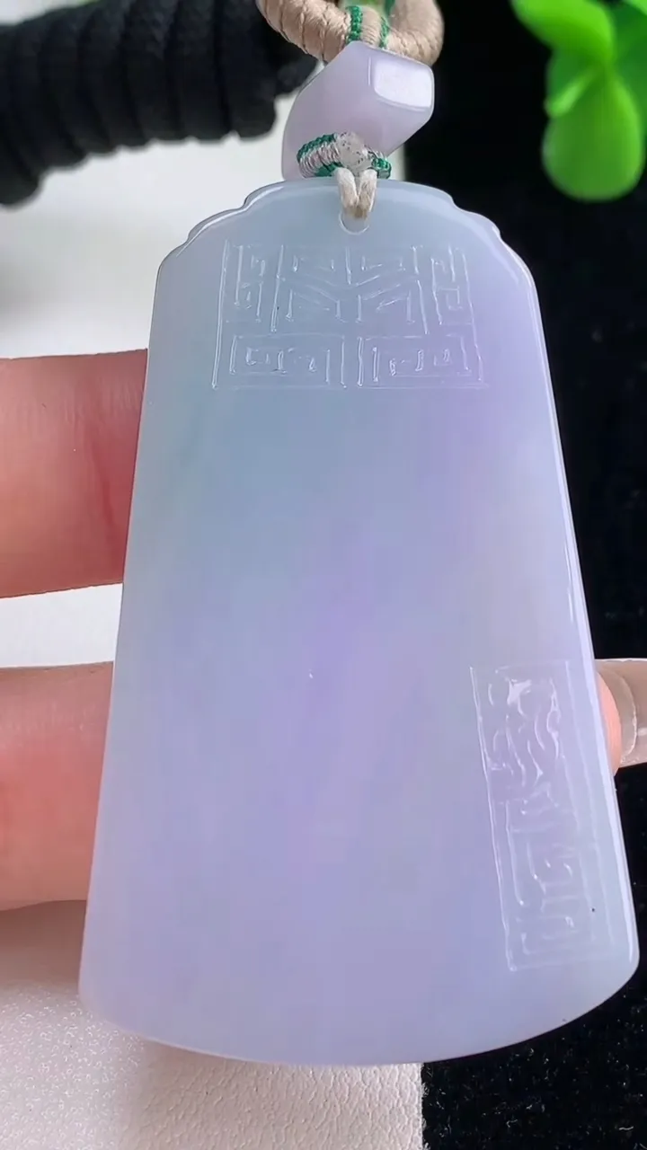 天然A货翡翠紫罗兰仿古无事牌吊坠，尺寸55.8-34.2-6.2，重量:38.94g
12月20日