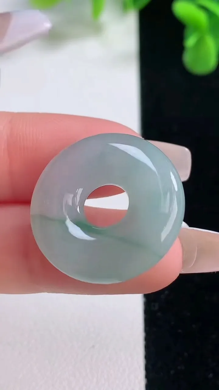 天然A货翡翠飘花平安环吊坠，尺寸24-5.4，重量:6.28g
12月20日