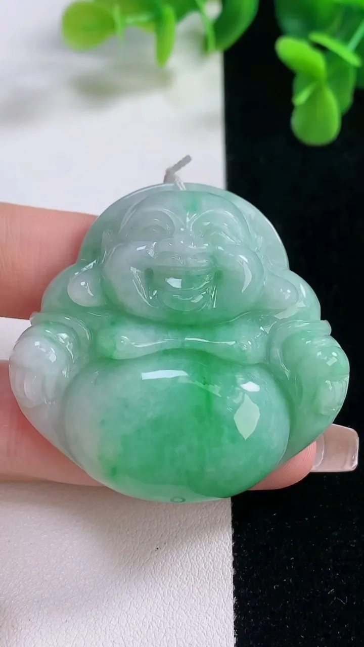 天然A货翡翠佛公吊坠，尺寸44.3-46-12.5，重量:41.06g
12月20日