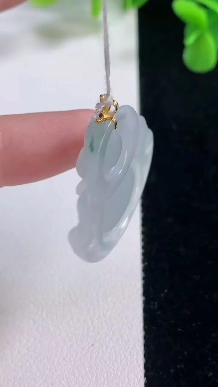 天然A货翡翠种飘花佛公吊坠，尺寸27.7-32.6-6.4，重量:7.78g
12月20日