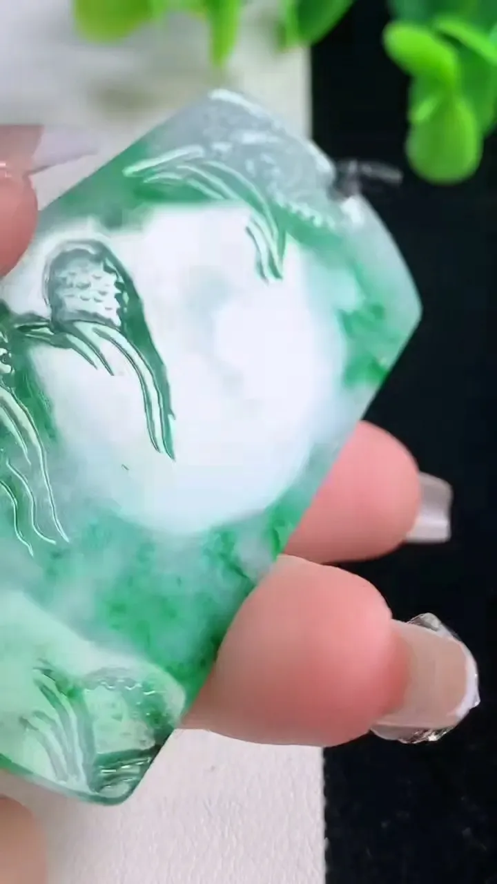 天然A货翡翠山水牌吊坠，尺寸67.7-37.6-3.9，重量:27.30g
12月20日