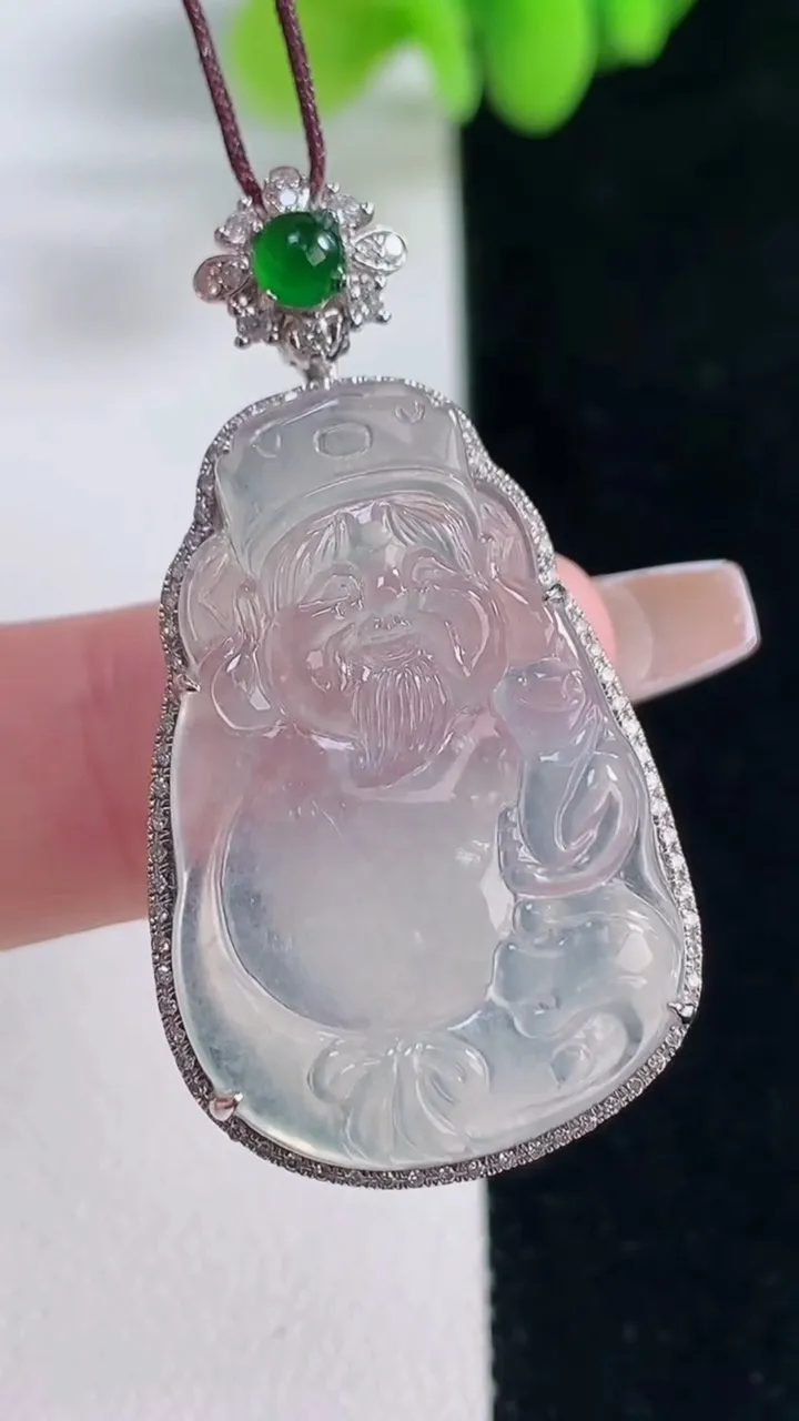 天然A货翡翠种白冰财神爷吊坠，尺寸40-21.6-7.2，裸石29.6-20重量:6.88g
12月