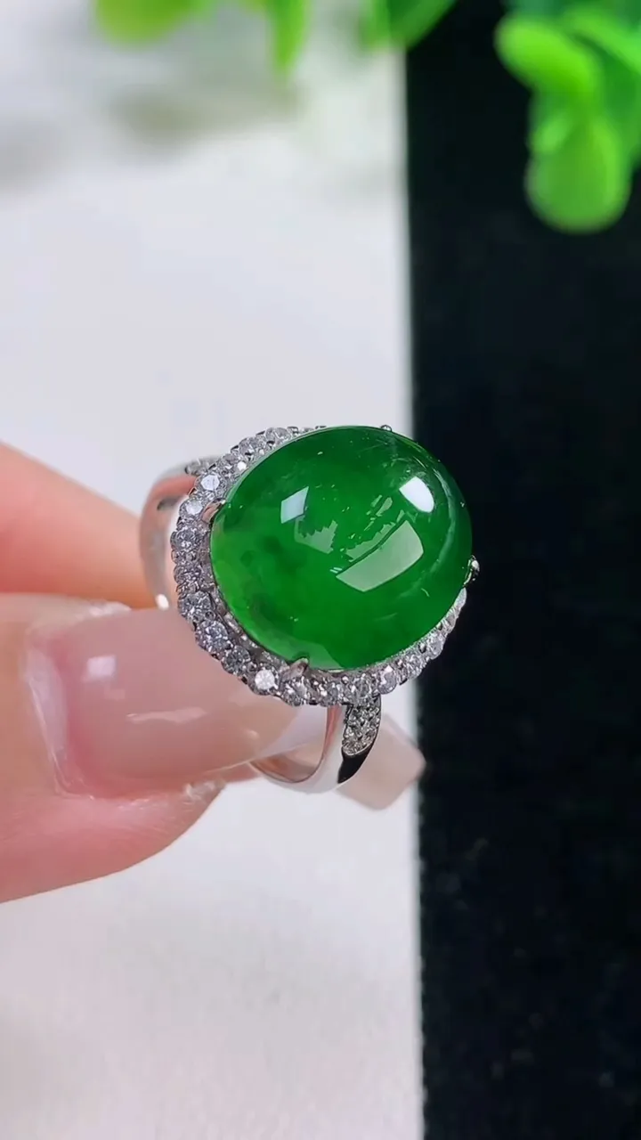 天然A货翡翠蛋面戒指，尺寸13.5-11.7-9.5，重量:5.02g2025年12月20日
工厂直