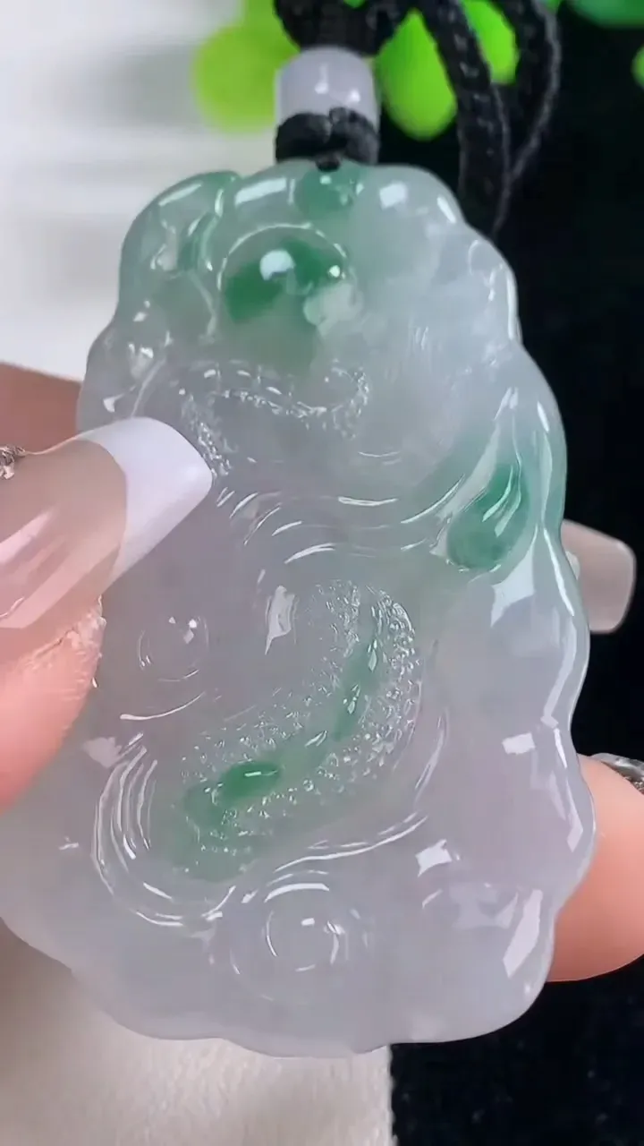 天然A货翡翠龙牌吊坠，尺寸53-33.2-10.6，重量:36.99g
12月20日