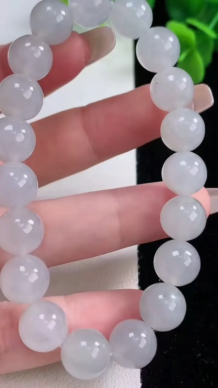 天然A货翡翠圆珠手串，尺寸10-19颗，重量:33.35g12月20日
工厂直销收藏佳品,种好水足，色泽均匀，有种有色，上手高大气！