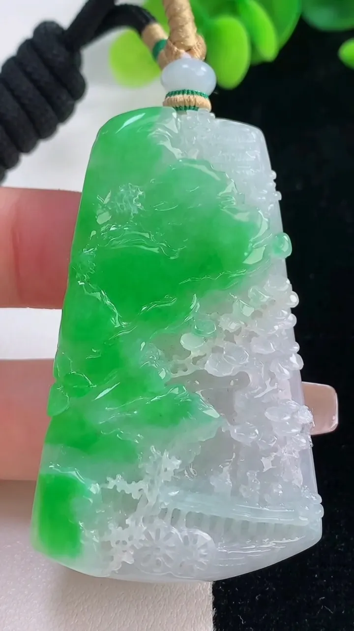 天然A货翡翠山水牌吊坠，尺寸57.7-35.4-9.2，重量:43.51g
12月20日