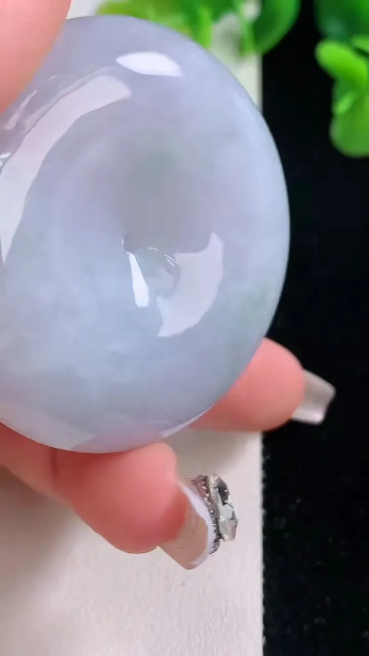 天然A货翡翠紫罗兰平安扣吊坠，尺寸49.3-12.3，重量:62.04g
12月20日