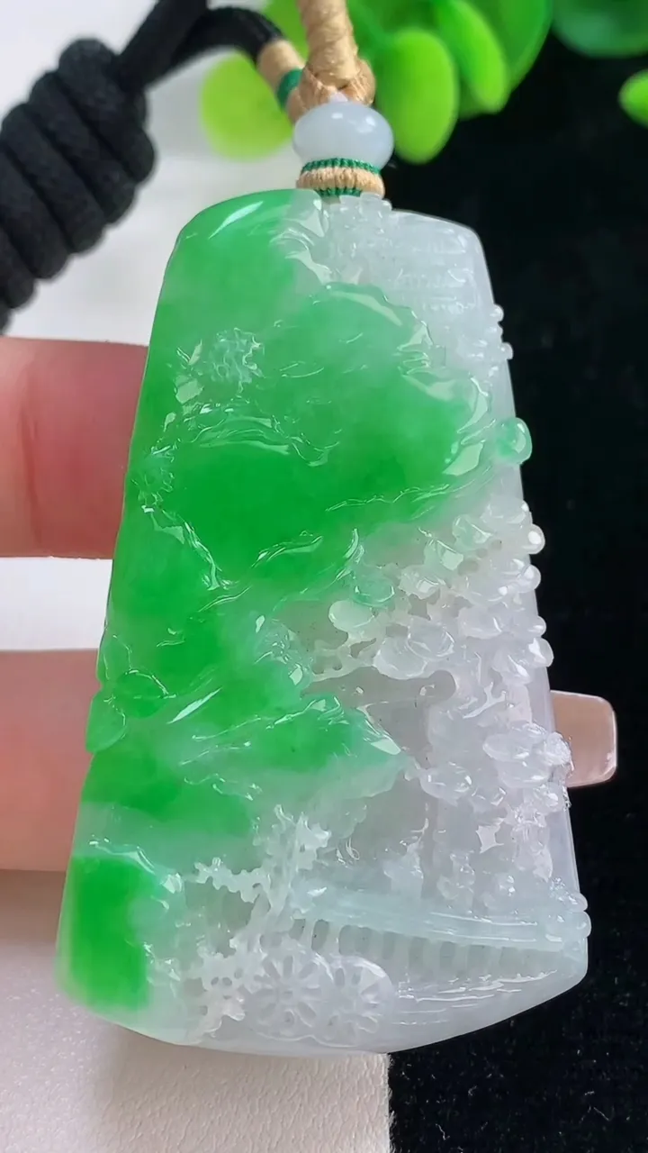 天然A货翡翠山水牌吊坠，尺寸57.7-35.4-9.2，重量:43.51g
12月20日