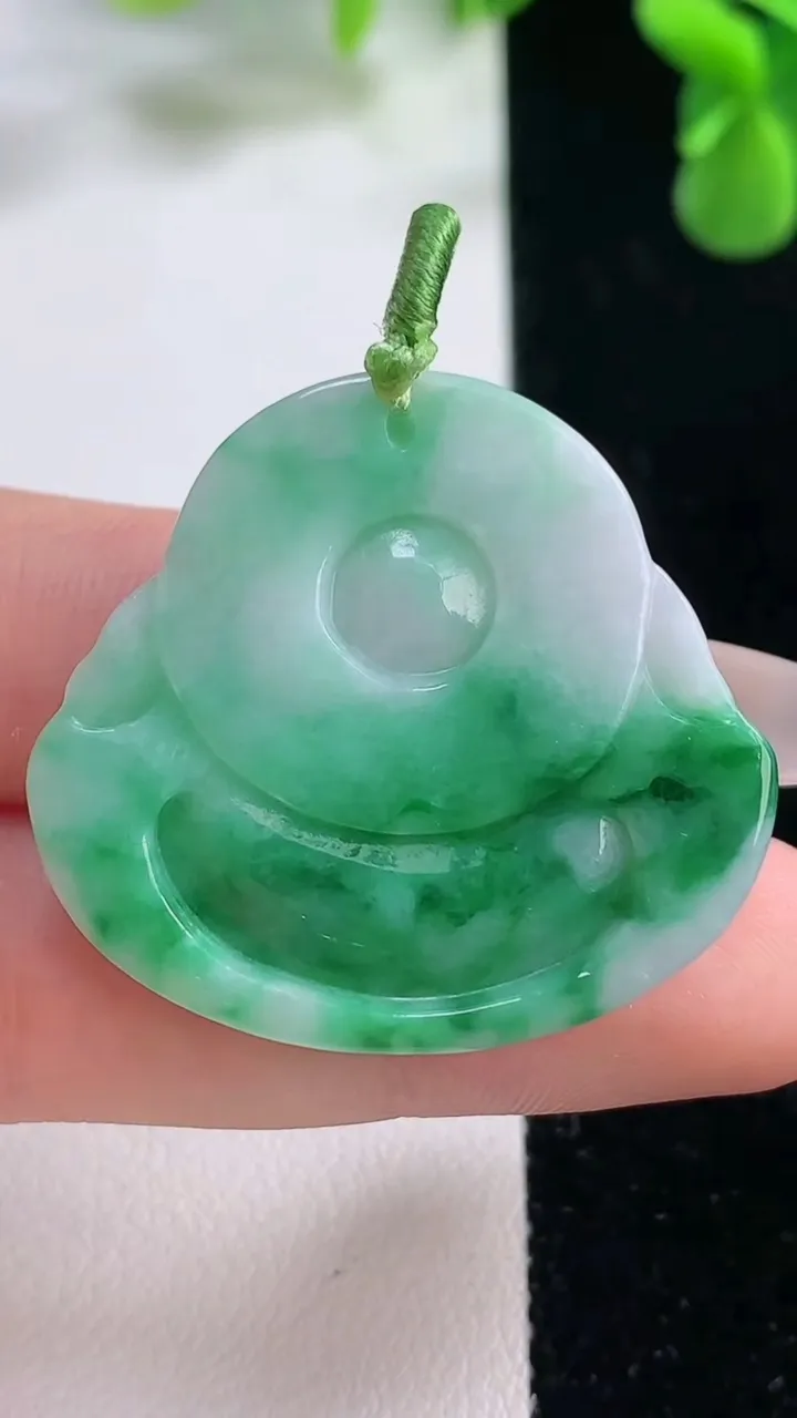 天然A货翡翠佛公吊坠，尺寸32-35-5.5，重量:10.40g
12月20日