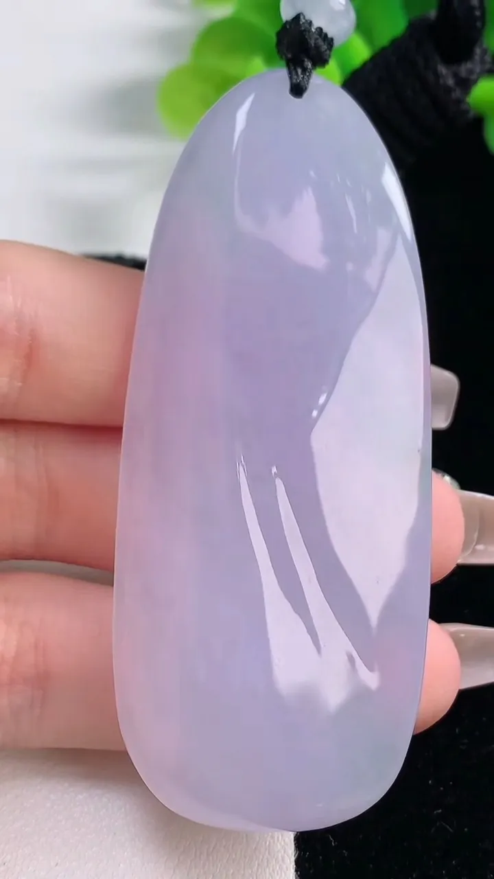 天然A货翡翠春带彩紫罗兰观音菩萨吊坠，尺寸70.7-29.2-11.5，重量:47.00g
12月20日