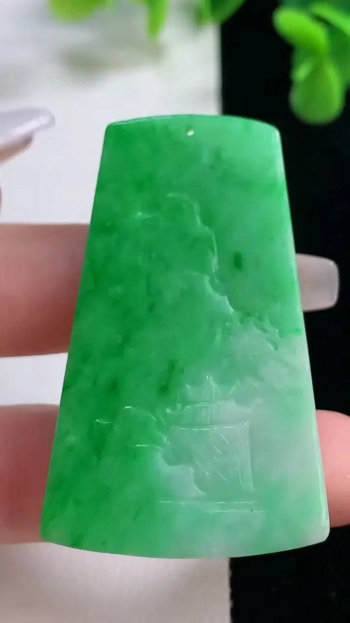 天然A货翡翠山水牌吊坠，尺寸50-30-5，重量:19.14g
12月20日