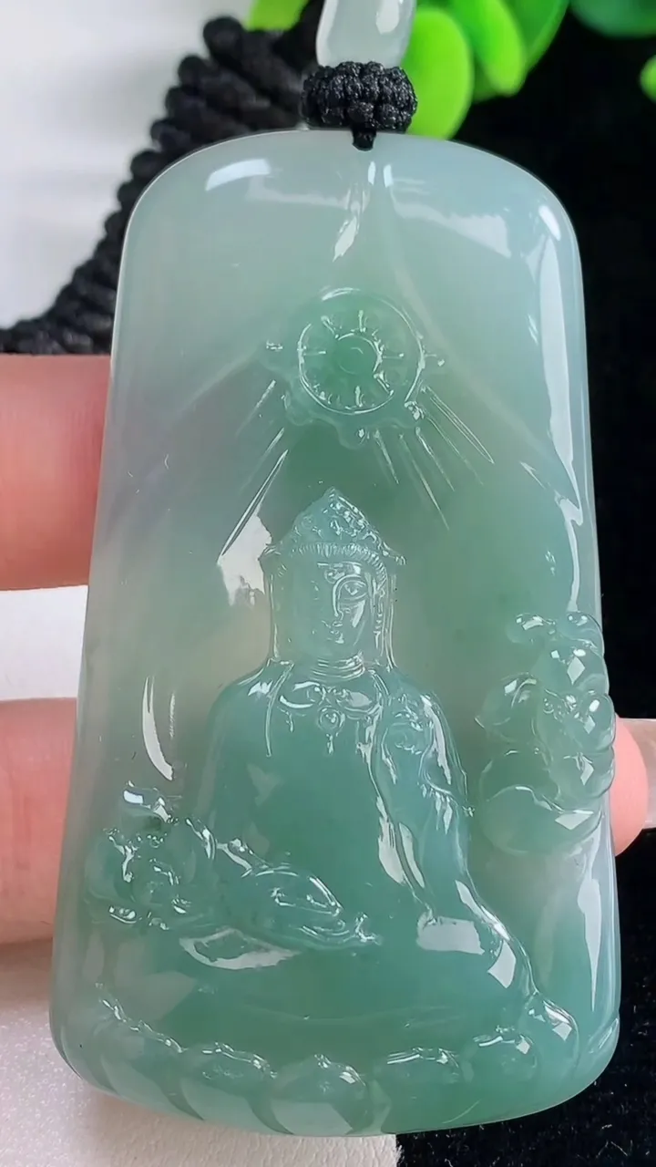 天然A货翡翠大势至菩萨吊坠，尺寸64.8-36-6，重量:37.22g
12月20日