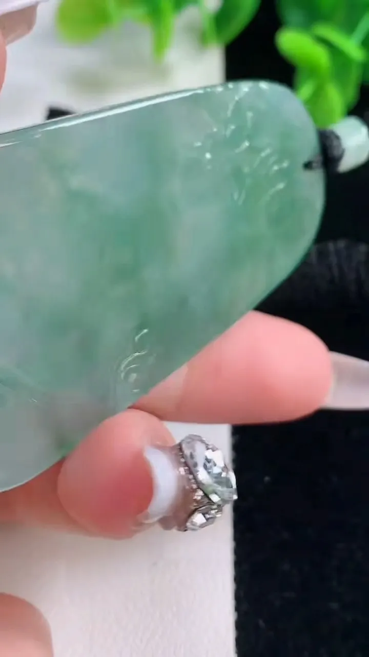 天然A货翡翠普贤菩萨吊坠，尺寸67.7-35-5.4，重量:32.51g
12月20日