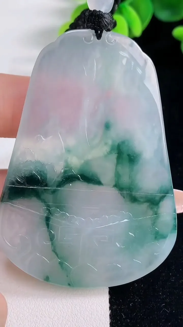 天然A货翡翠种飘花虚空藏菩萨吊坠，尺寸65.6-46.6-4.8，重量:40.66g
12月20日