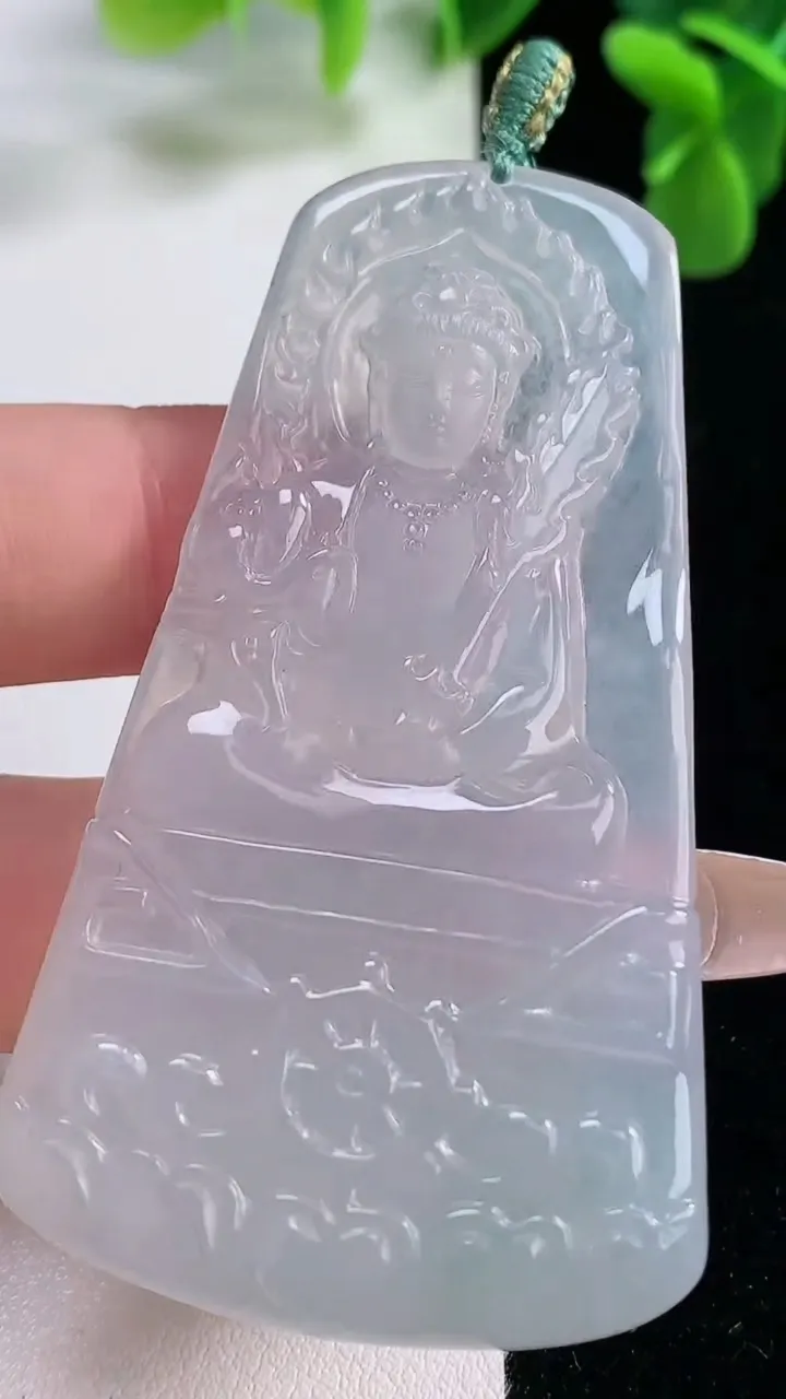 天然A货翡翠虚空藏菩萨吊坠，尺寸65.7-35.2-5.2，重量:28.33g
12月20日