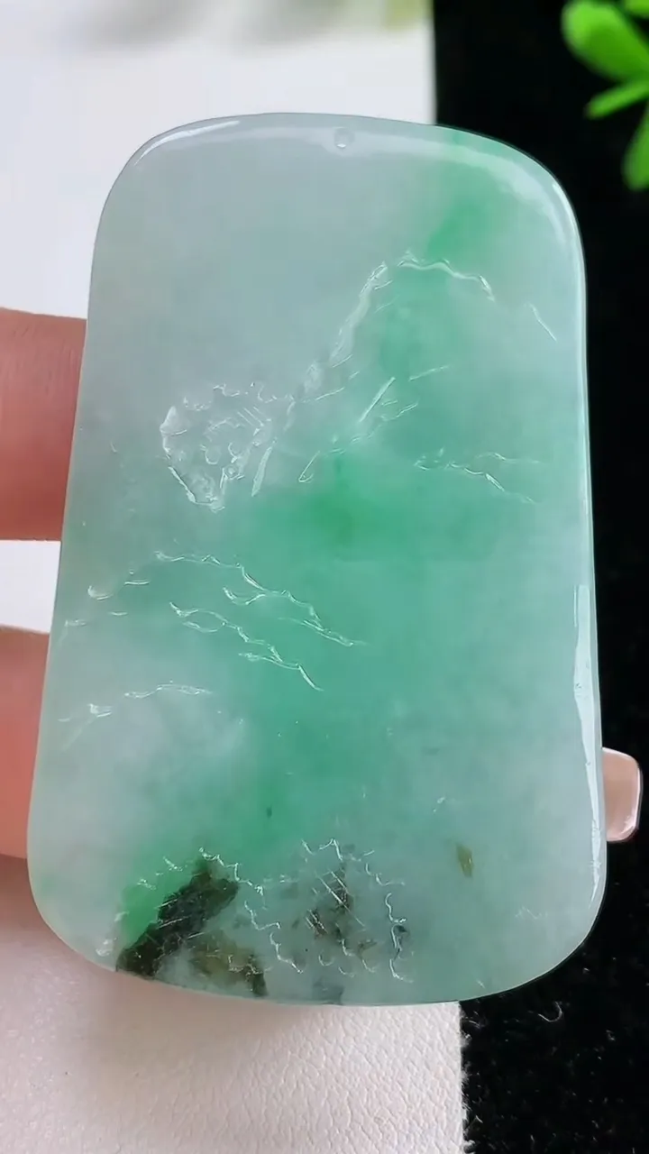 天然A货翡翠山水牌吊坠，尺寸58-37-7.5，重:38.18g
12月20日