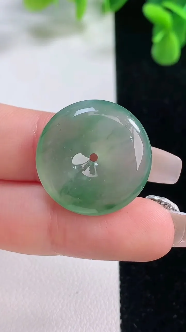 天然A货翡翠平安扣吊坠，尺寸23-5.5，重量:6.27g
12月20日