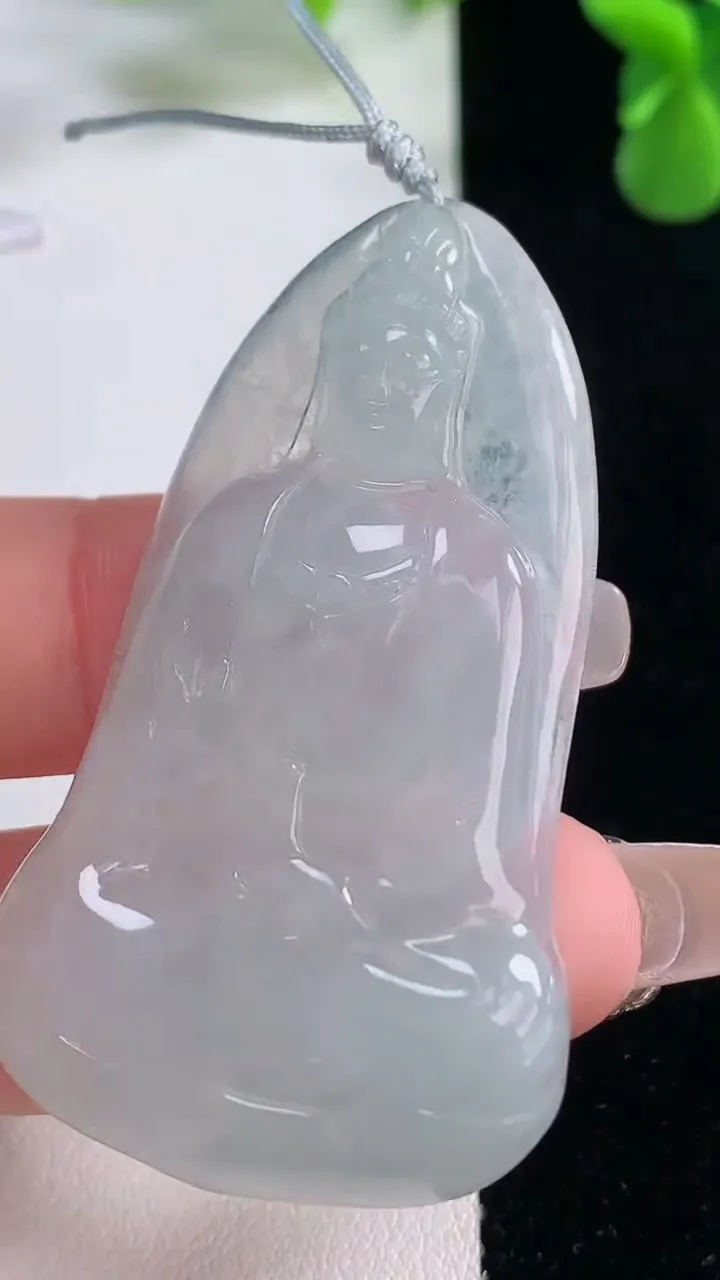 天然A货翡翠观音菩萨吊坠，尺寸53.6-31.8-5.3，重量:16.69g
12月20日