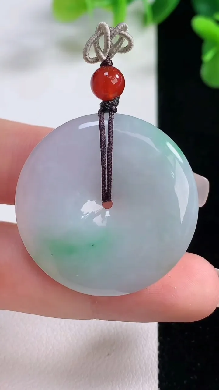 天然A货翡翠平安扣吊坠，尺寸33-5.5，重量:13.03g
12月20日