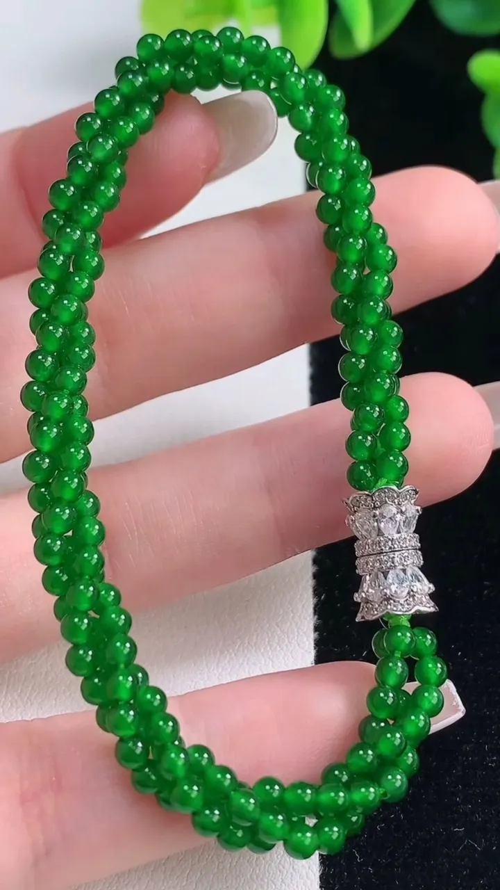 天然A货翡翠小米珠三排手串，尺寸3，重量:12.88g12月20日
工厂直销收藏佳品,种好水足，色泽