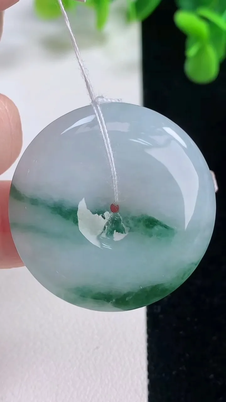 天然A货翡翠飘花平安扣吊坠，尺寸34.3-6.6，重量:17.16g
12月20日