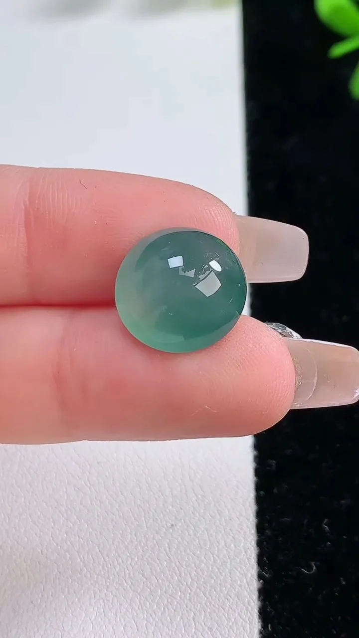 天然A货翡翠蛋面镶嵌件，尺寸13.8-7.6，重:2.10g
12月20日