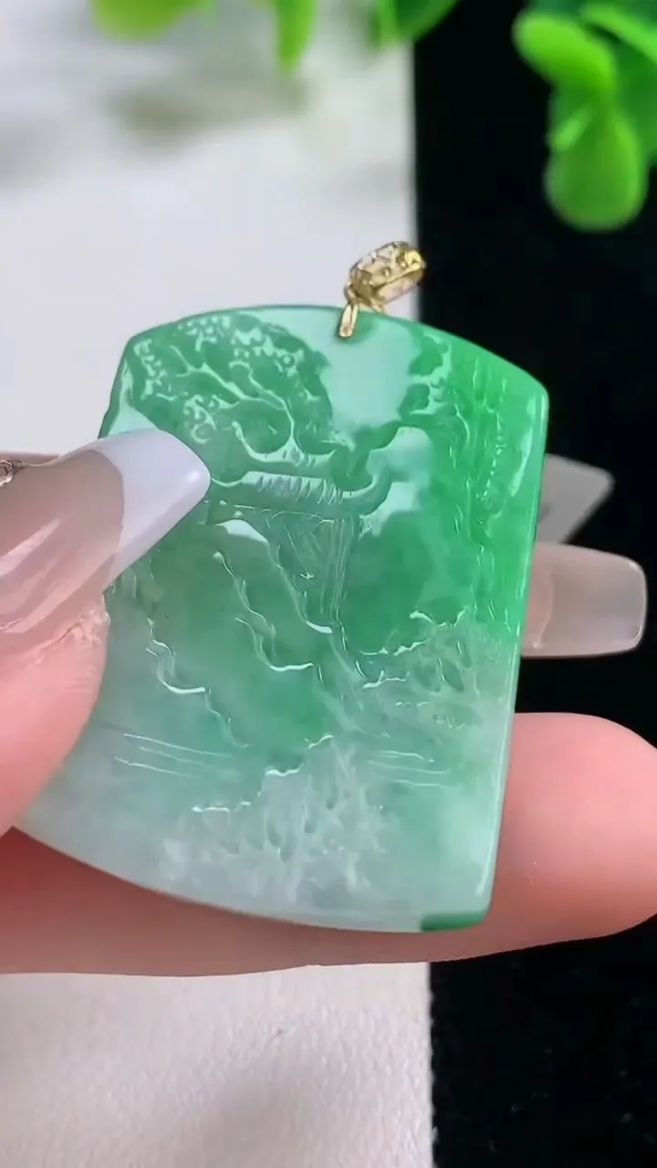 天然A货翡翠山水牌吊坠，尺寸37.3-28-7.4，重量:15.36g
12月20日