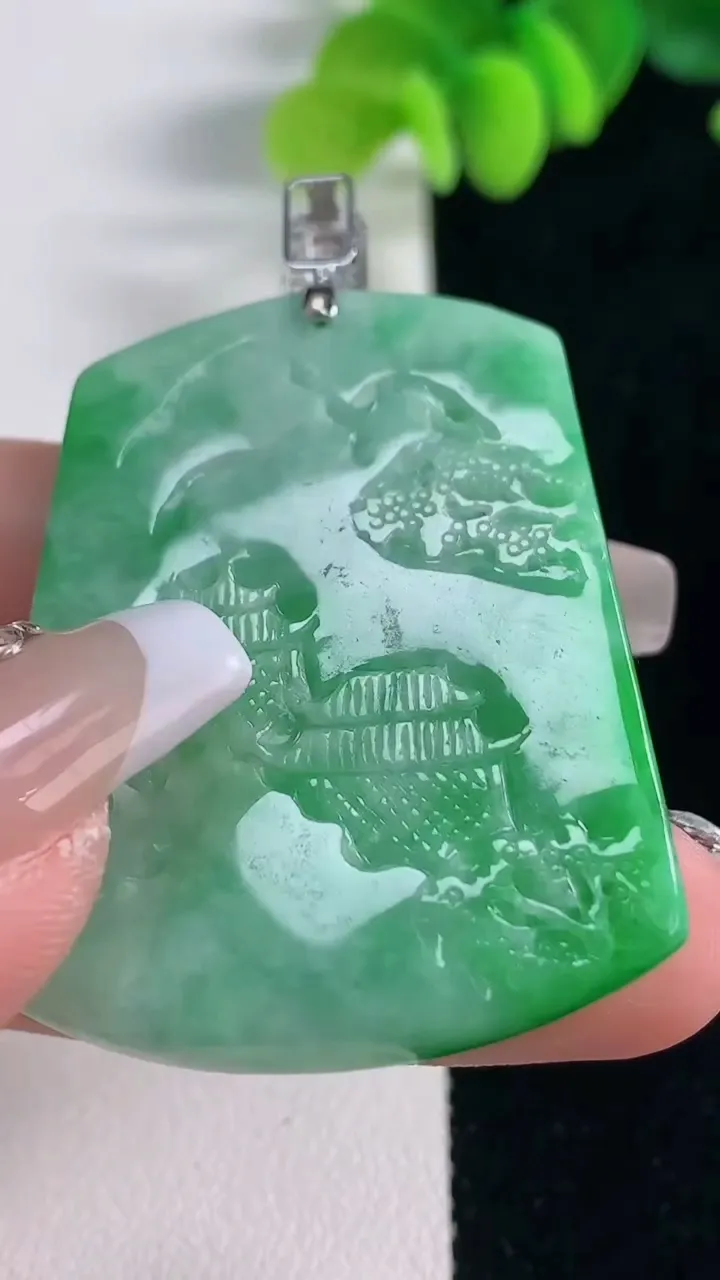 天然A货翡翠山水牌吊坠，尺寸44.5-34.2-6.7，重量:21.50g
12月20日