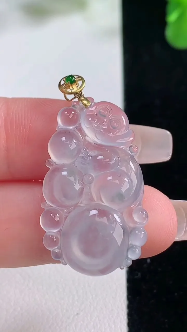 天然A货翡翠种飘花生肖猴吊坠，尺寸29.7-17.5-4.9，重量:4.02g
12月20日