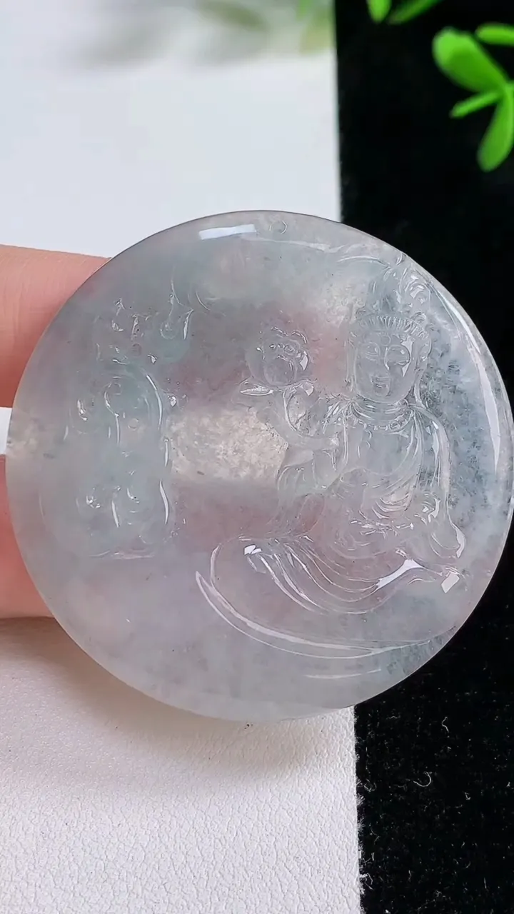 天然A货翡翠冰种飘花大势至菩萨吊坠，尺寸49-4.6，重:24.20g
12月20日