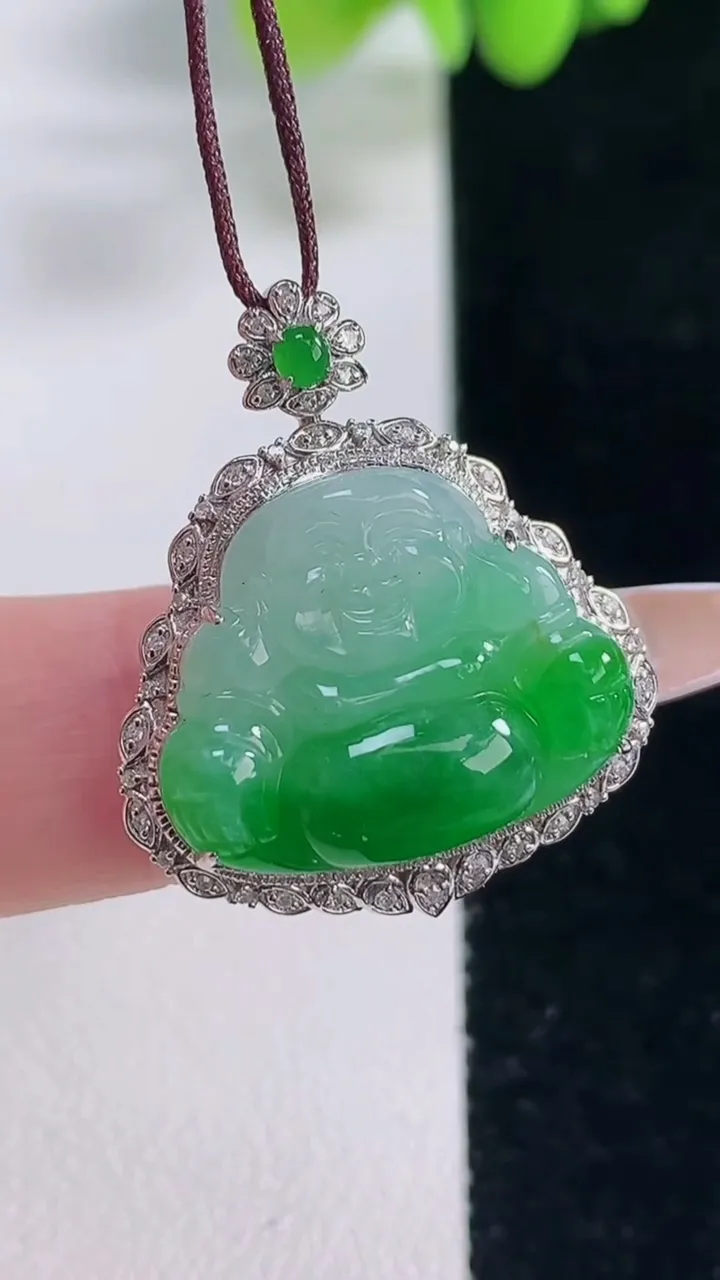 天然A货翡翠佛公吊坠，尺寸27.5-23.5-7.8，裸石16.2-20重量:4.48g
12月20