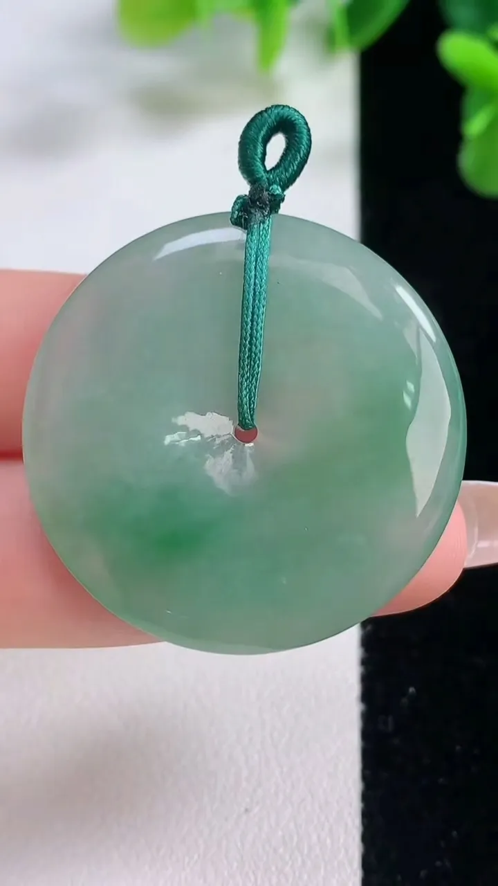 天然A货翡翠平安扣吊坠，尺寸34.5-4.9，重量:12.29g
12月20日