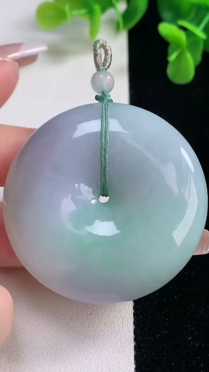 天然A货翡翠春带彩紫罗兰平安扣吊坠，尺寸48.8-12.2，重量:61.41g
12月20日