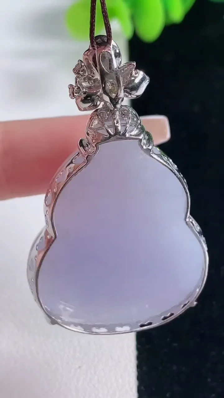 天然A货翡翠18K金紫罗兰葫芦吊坠，尺寸48.7-35.7-29.3-14，重量:22.02g
12月20日