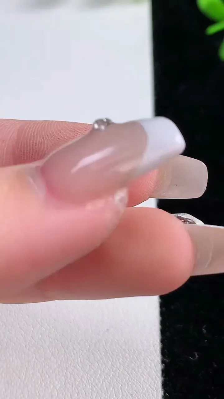 天然A货翡翠马鞍戒面，尺寸9.6-5.2-2.4，重:0.28g
12月20日