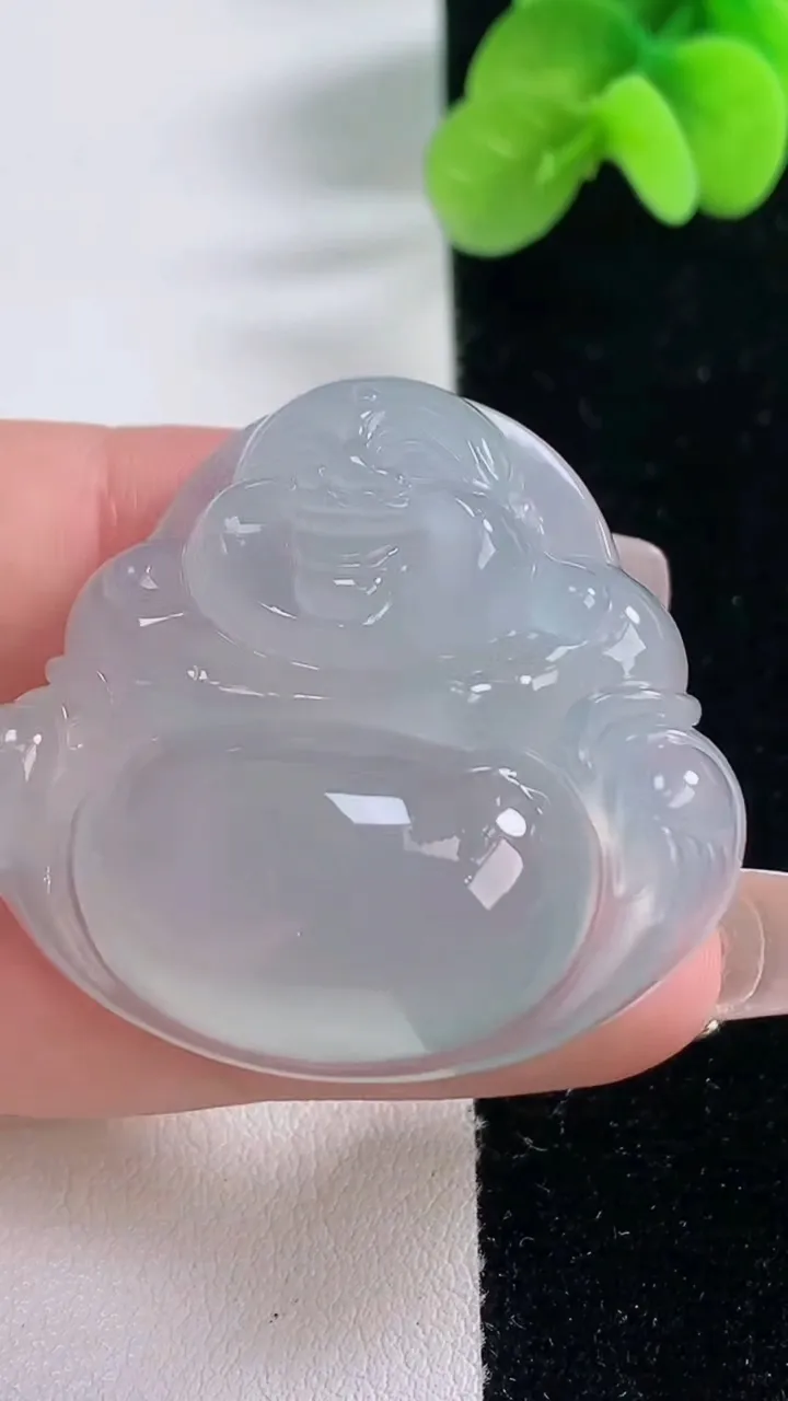 天然A货翡翠种白冰佛公吊坠，尺寸35-38.6-10.5，重量:20.68g
12月20日