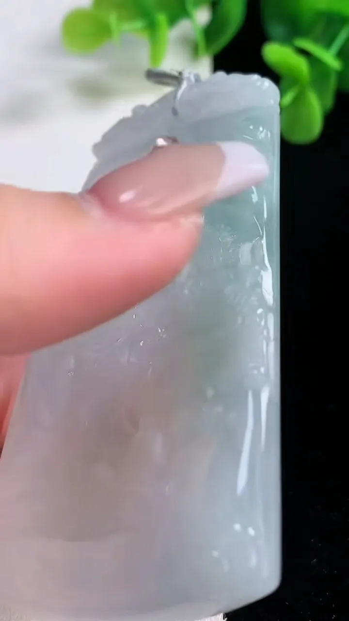 天然A货翡翠祥龙大势至菩萨吊坠，尺寸80.2-45.2-6，重量:49.20g
12月20日