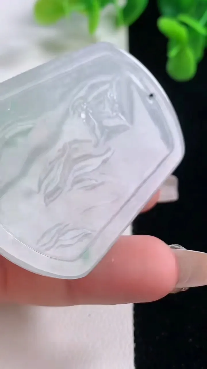 天然A货翡翠和和美美 荷叶鱼吊坠，尺寸52.5-41.8-5，重量:28.96g
12月20日