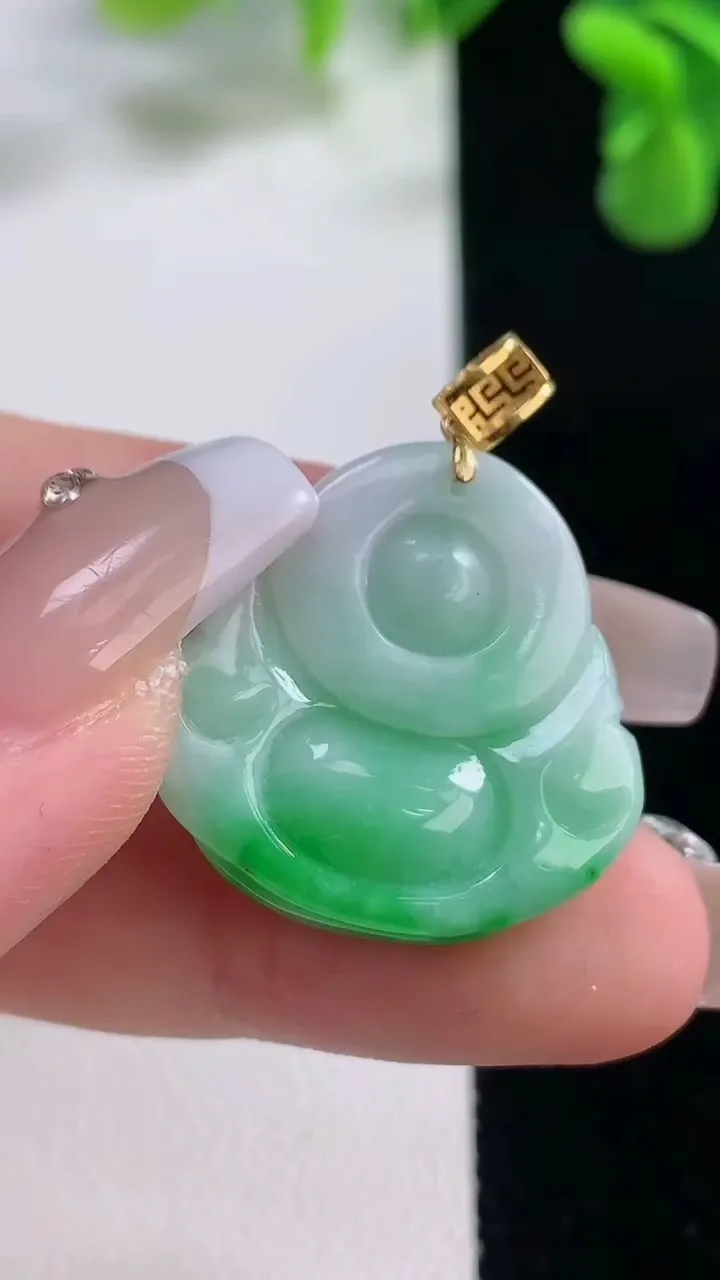 天然A货翡翠佛公吊坠，尺寸24-24.6-9.3，重量:9.12g
12月20日