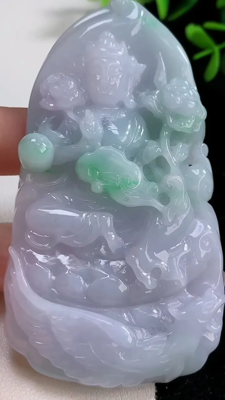 天然A货翡翠春带彩紫罗兰大势至菩萨吊坠，尺寸87-48.8-12.5，重:87.37g
12月20日