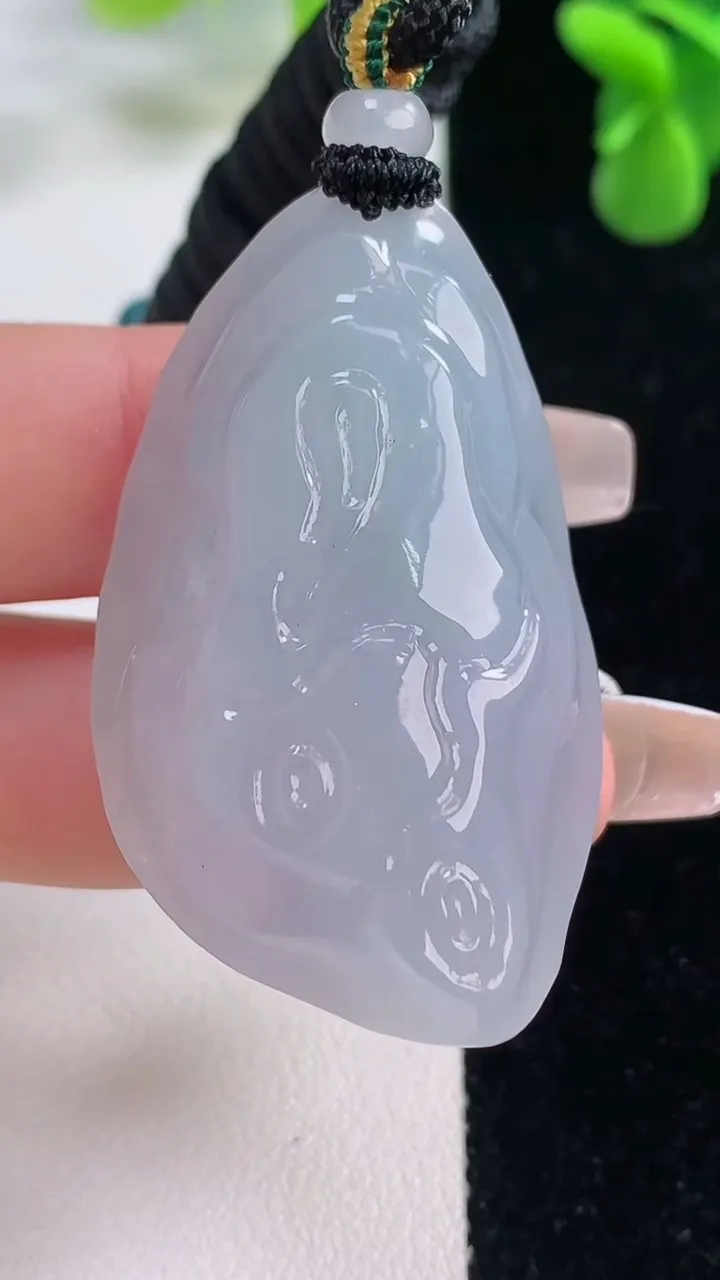 天然A货翡翠紫罗兰原石吊坠，尺寸42.5-26.2-14.6，重量:30.61g
12月20日