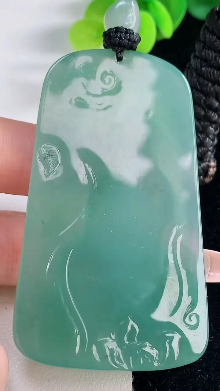 天然A货翡翠观音菩萨吊坠，尺寸67.2-39-5.8，重量:41.94g
12月20日