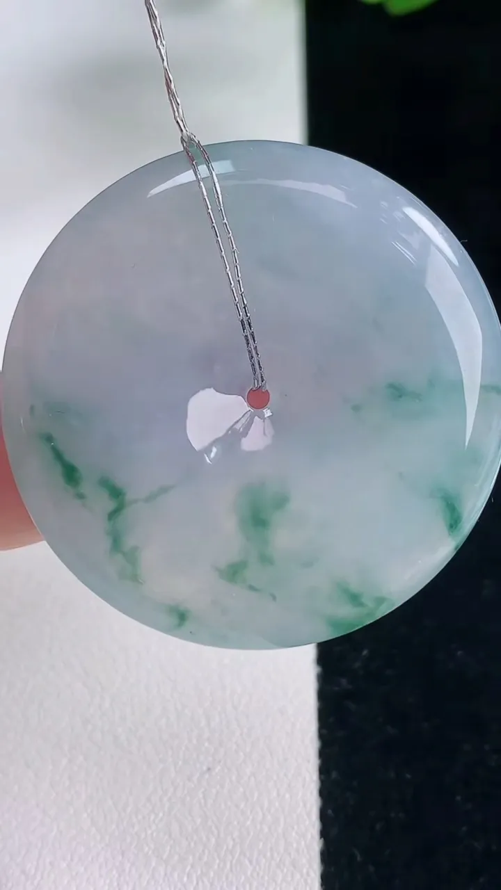 天然A货翡翠种飘花平安扣吊坠，尺寸39.3-6，重量:20.59g
12月20日