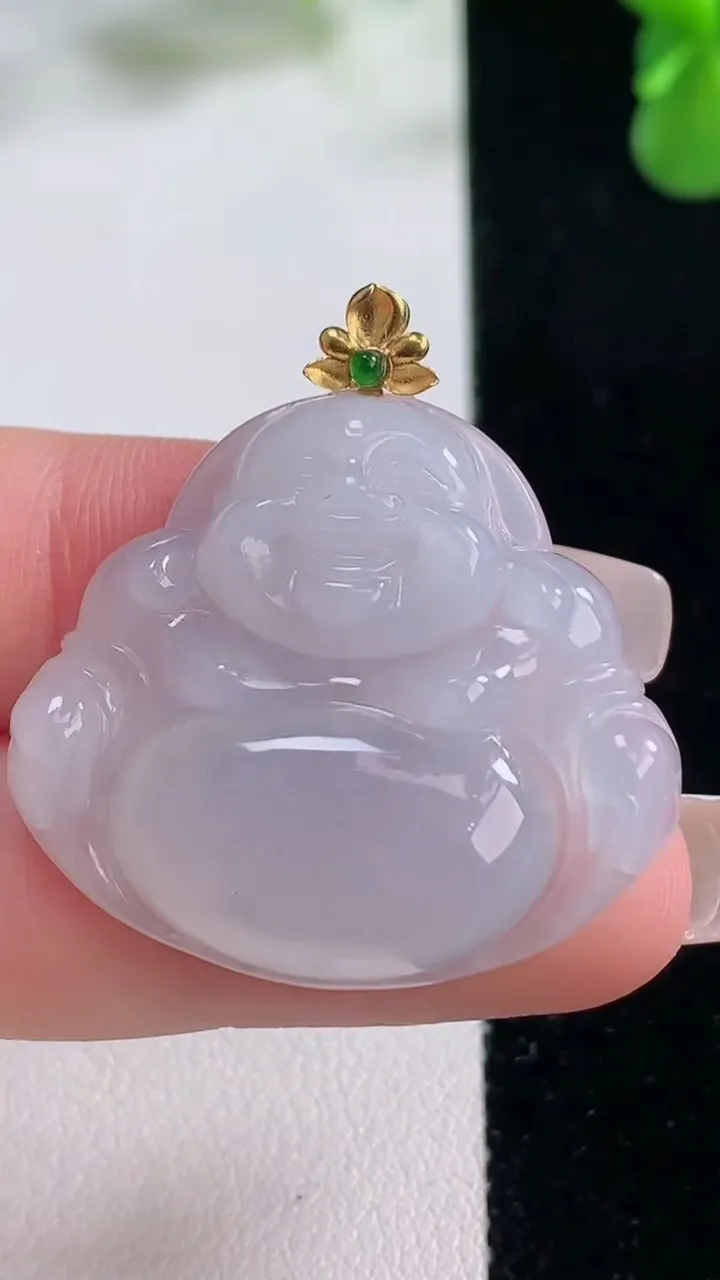 天然A货翡翠种白冰佛公吊坠，尺寸28.5-32-6.2，重量:8.71g
12月20日