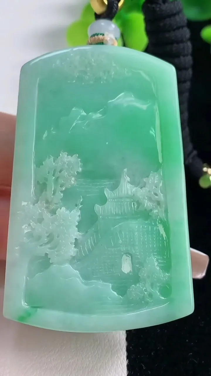 天然A货翡翠山水牌吊坠，尺寸58.3-35.8-14.8，重量:76.83g
12月20日